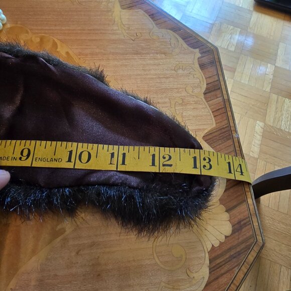 Vintage Fur Collar with Pompoms & Pearls, Child / Youth Size - Picture 6 of 10